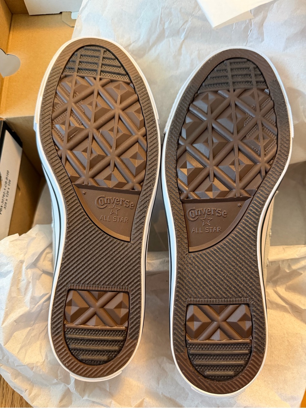 New in box Chuck Taylor Shoreline size 9 women - Picture 2 of 3